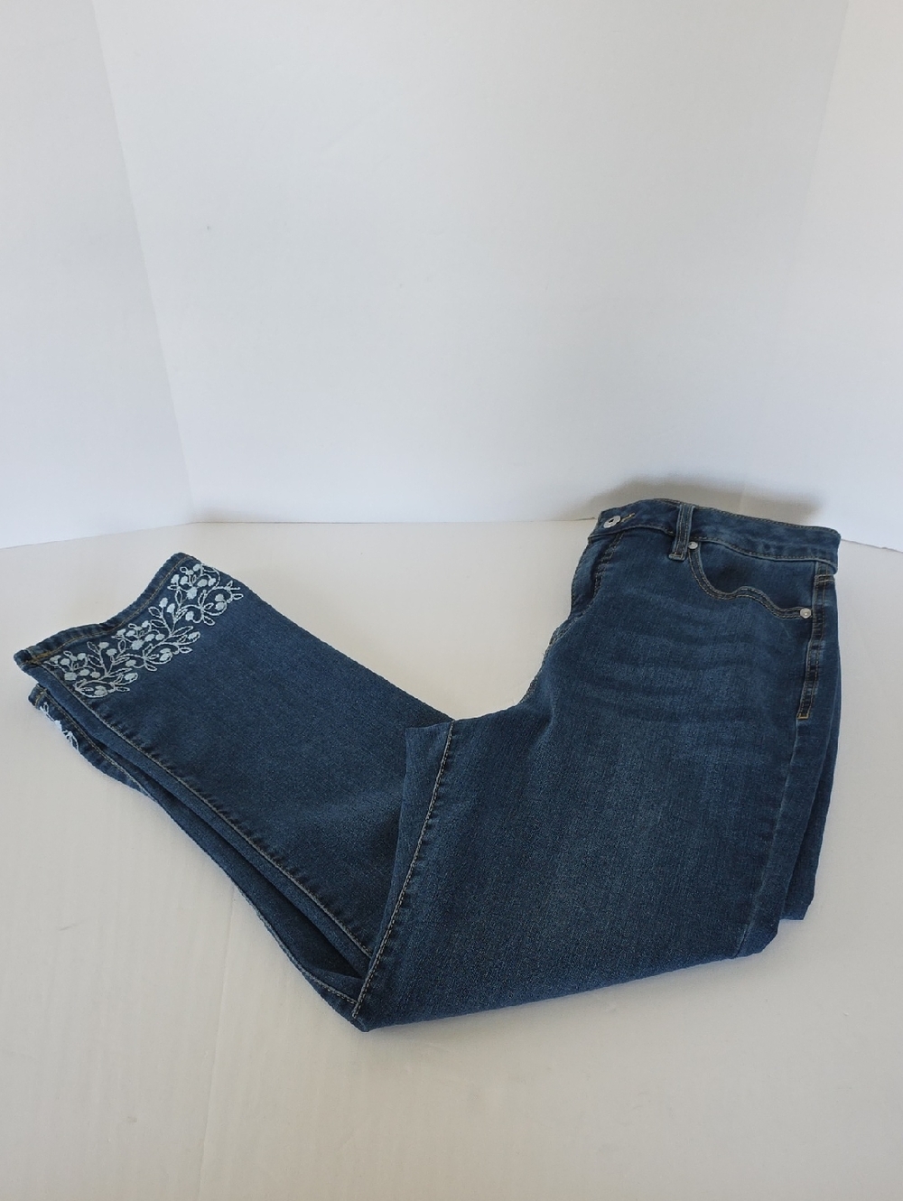 STYLE&CO. CAPRI High-Rise Straight Jeans